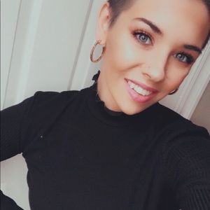 Meet your Posher, Leila